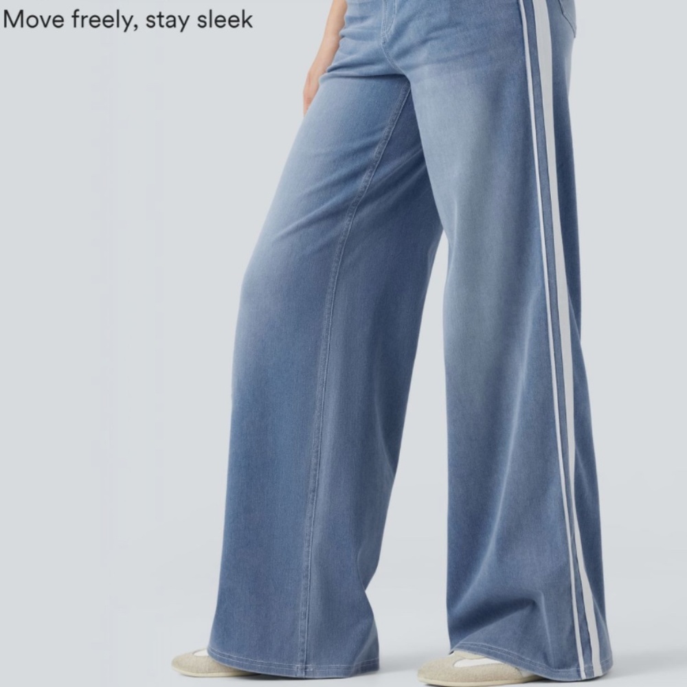 BNWT- Halara Striped Light Colored Denim Jeans Size Medium Wide Leg